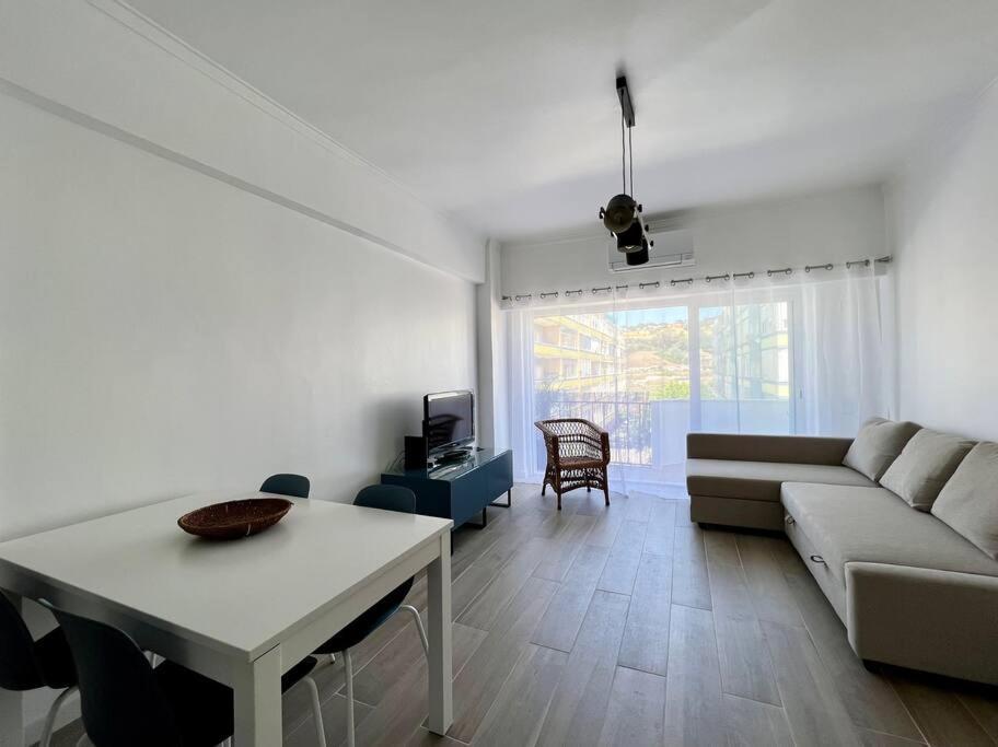 Apartamento Muito Central - 300 Metros Da Praia Costa da Caparica Exterior foto